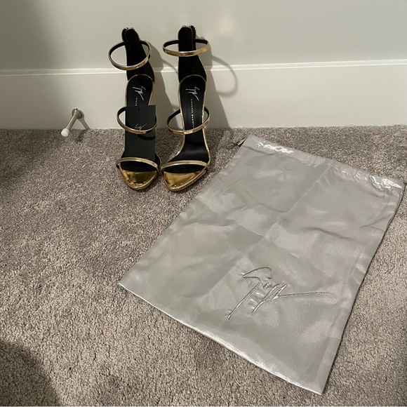 Gold Giuseppe Zanotti heels!! - Picture 8 of 8